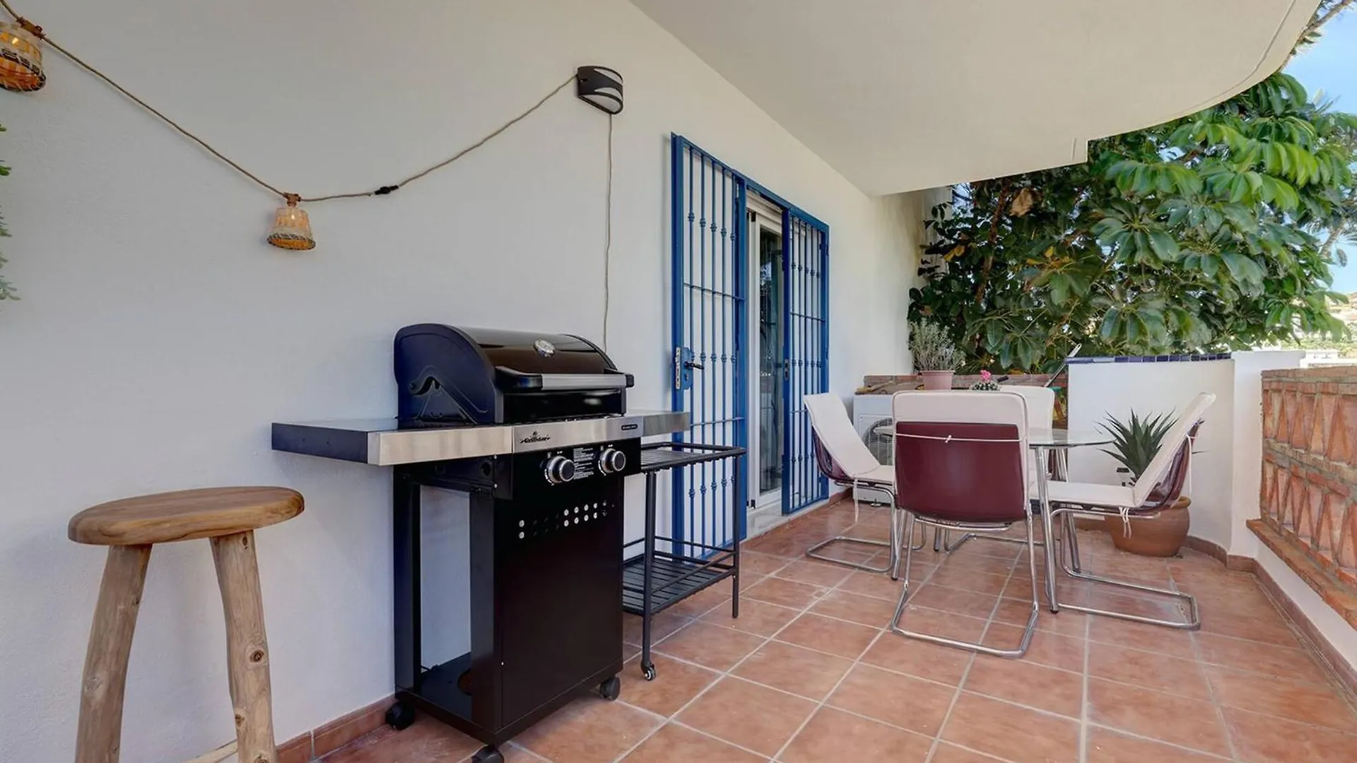 105 Welcoming Andalusian Style 2 Bed Apartment With Views Of Miraflores Golf Sitio de Calahonda Spanje