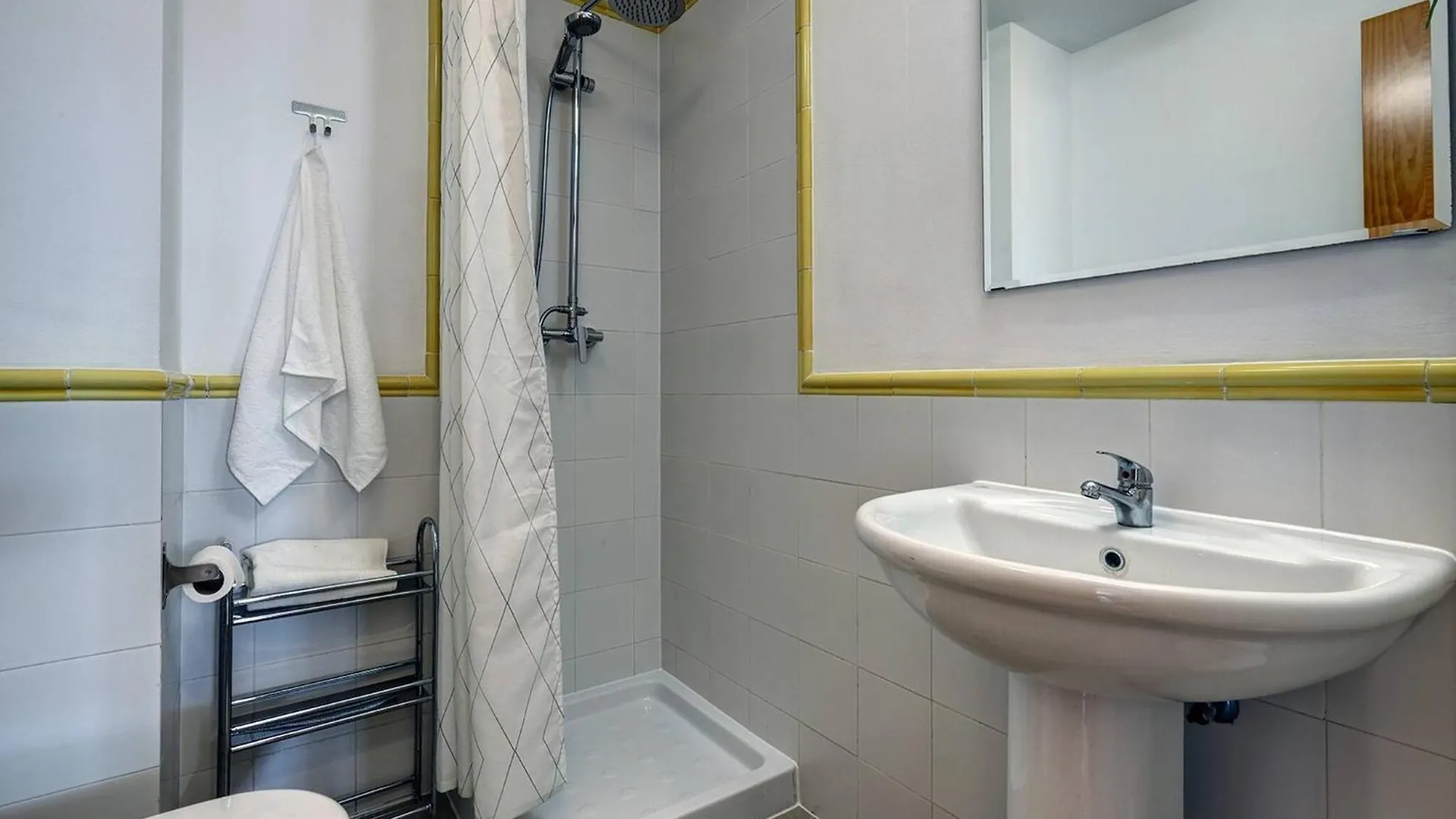 105 Welcoming Andalusian Style 2 Bed Apartment With Views Of Miraflores Golf Sitio de Calahonda Spanje